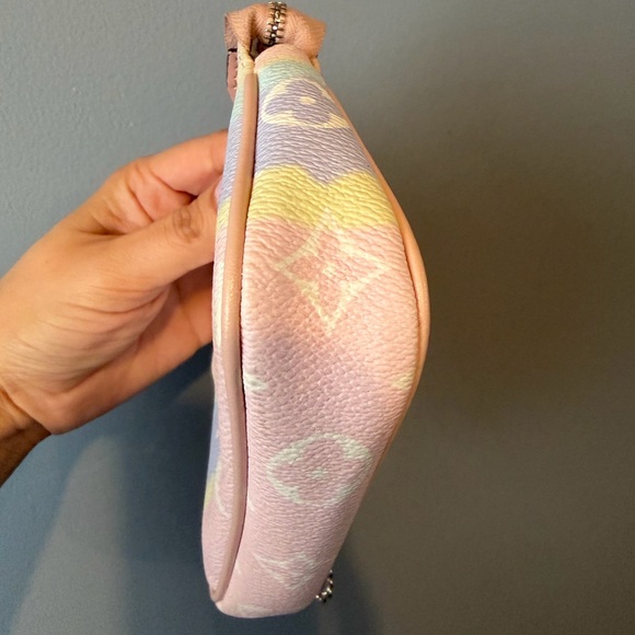 Limited Edition Louis Vuitton Monogram Escale Mini Pochette Accessoires - Picture 9 of 16